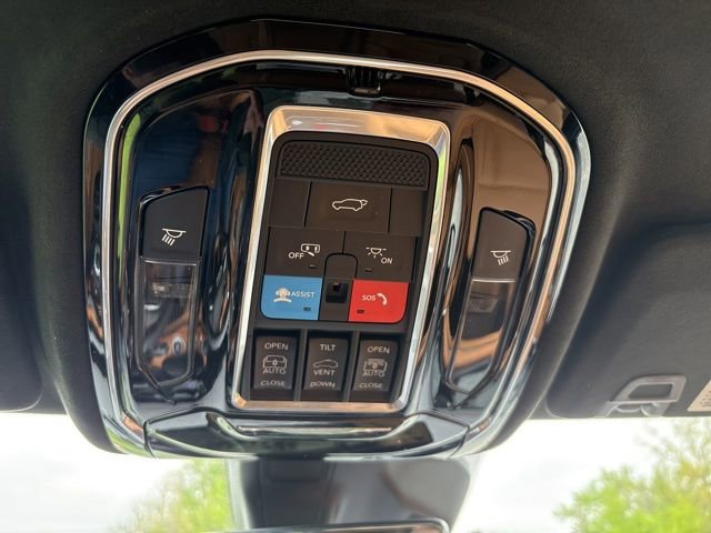 Used 2025 Jeep Grand Cherokee Summit w/ Adv Protech Group IV AWD/4WD image 24
