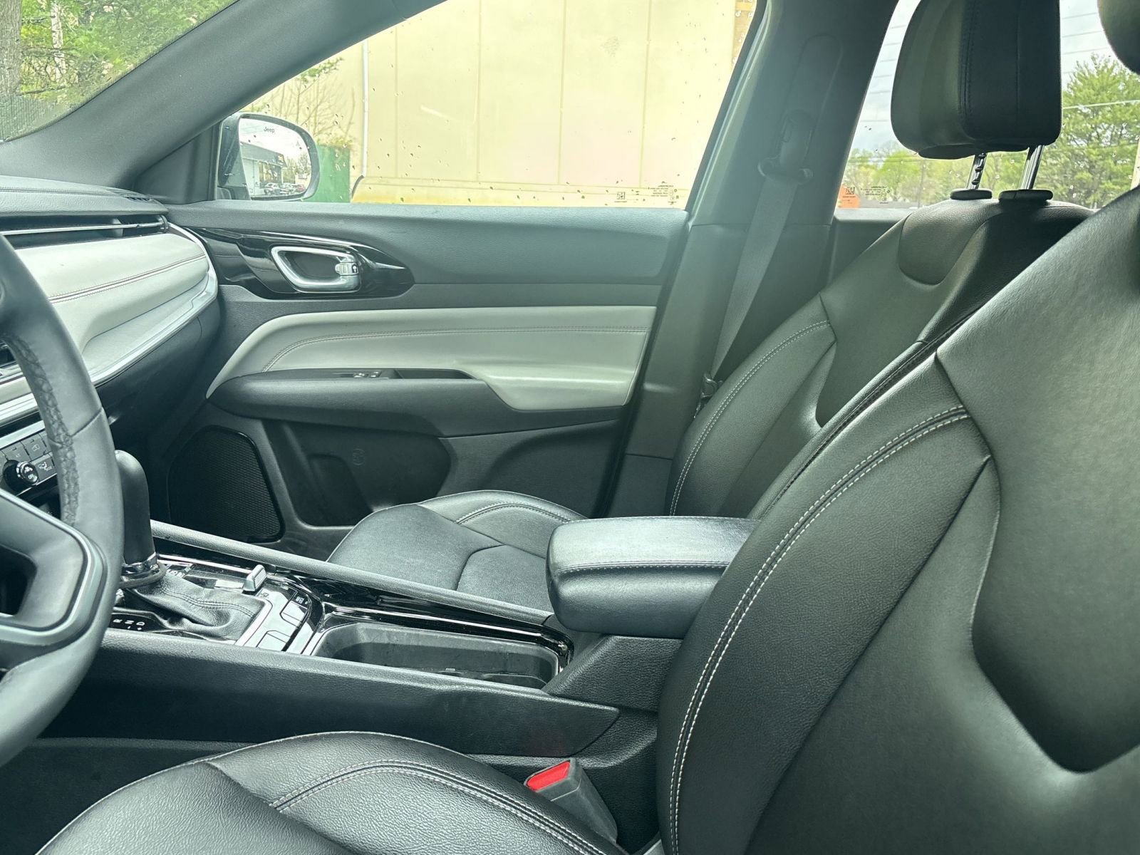 Used 2025 Jeep Compass Limited image 9