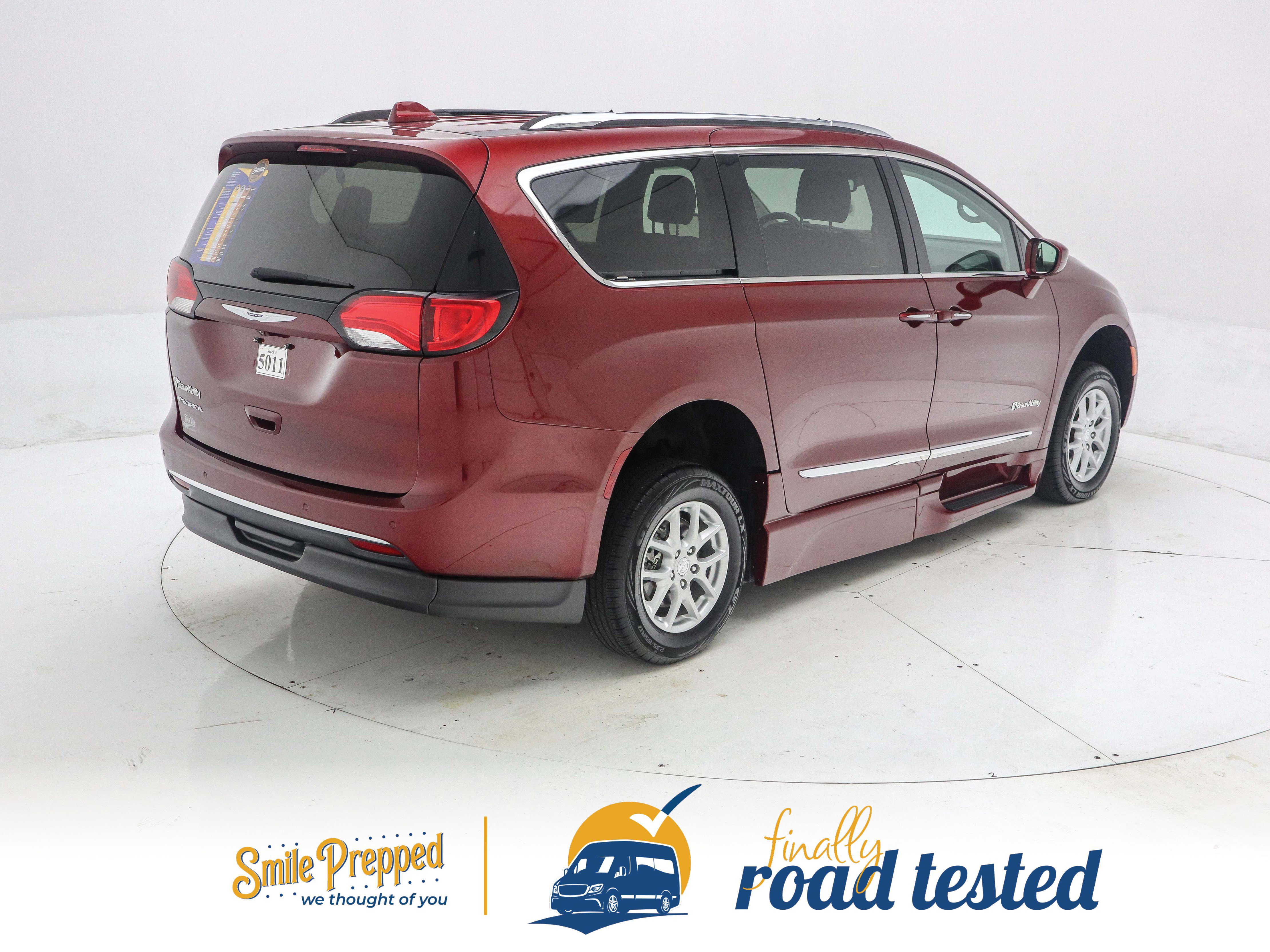 Used 2019 Chrysler Pacifica Touring-L image 5