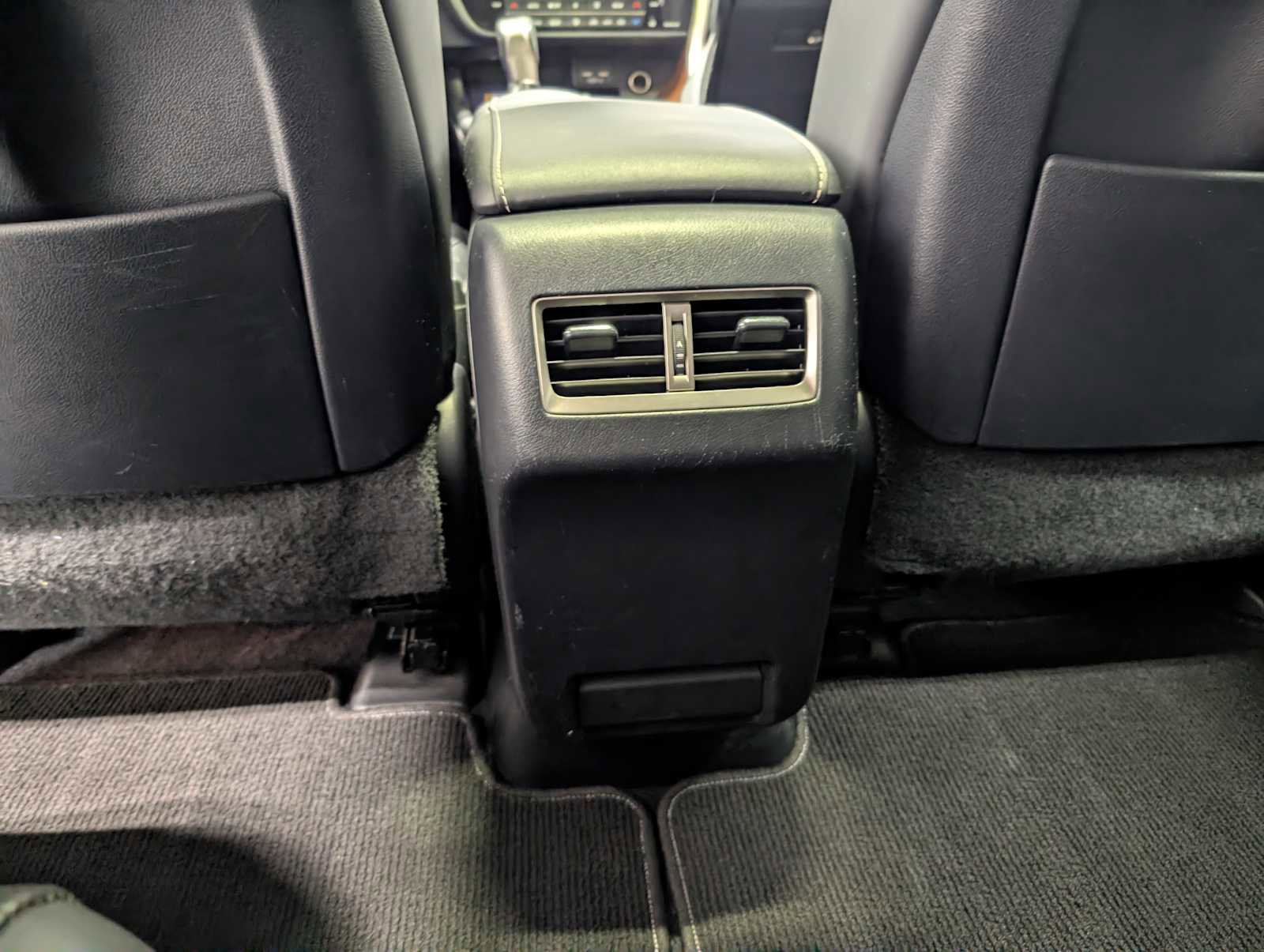 Used 2022 Lexus RX 350L Premium w/ Premium Package image 22