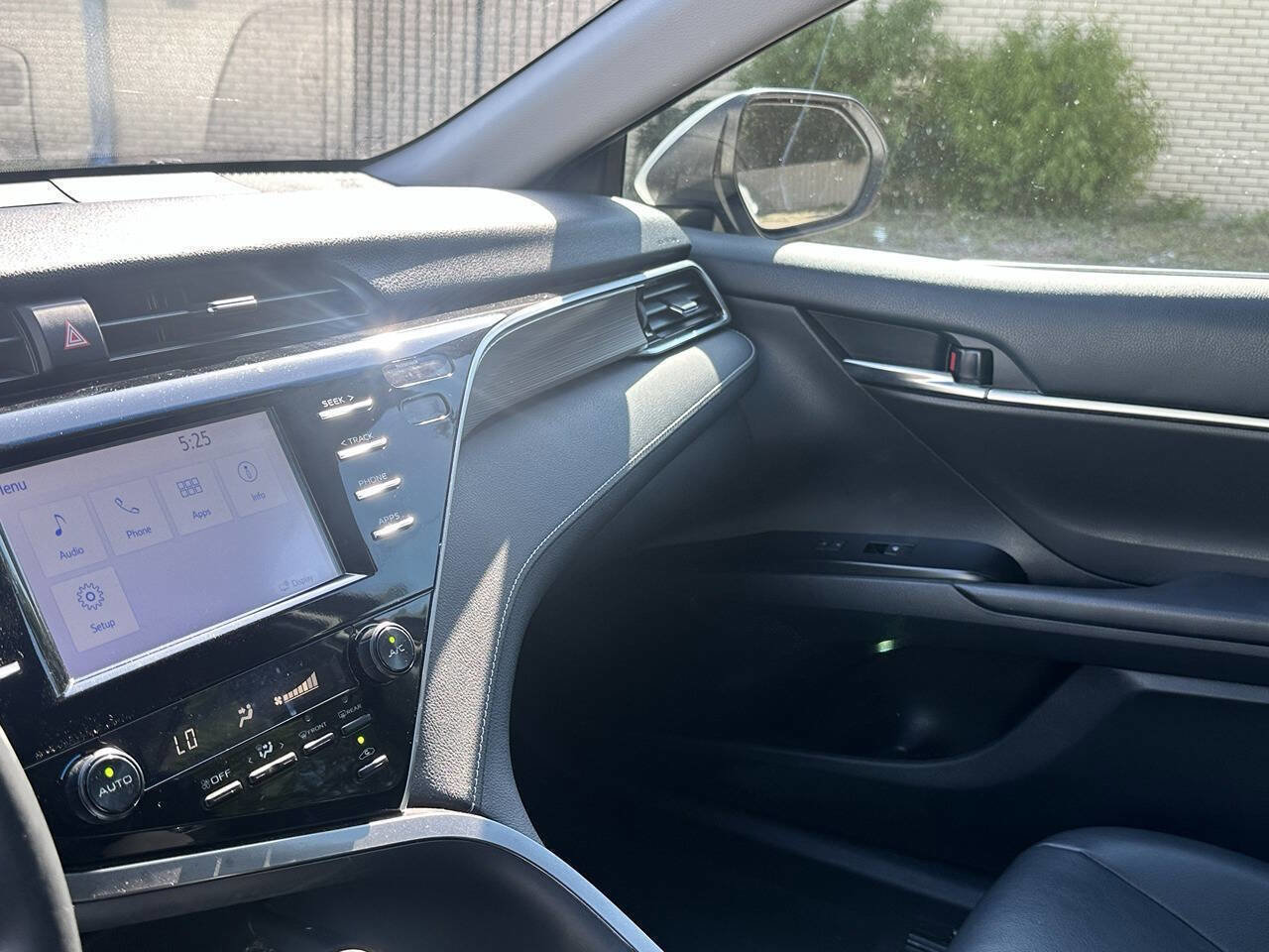 Used 2018 Toyota Camry SE FWD image 21
