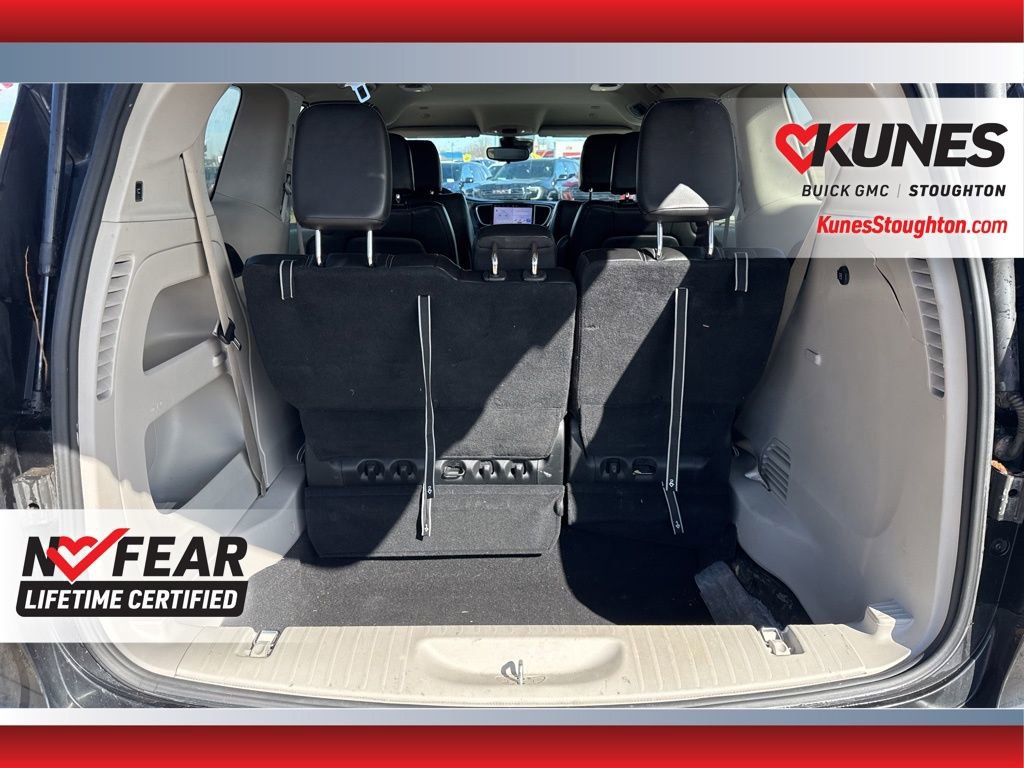 Used 2023 Chrysler Pacifica Touring-L image 44