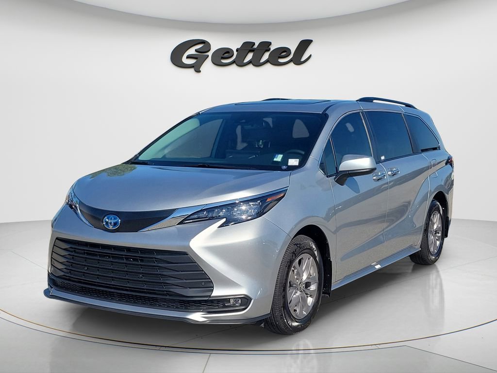 Certified 2025 Toyota Sienna XLE video 1