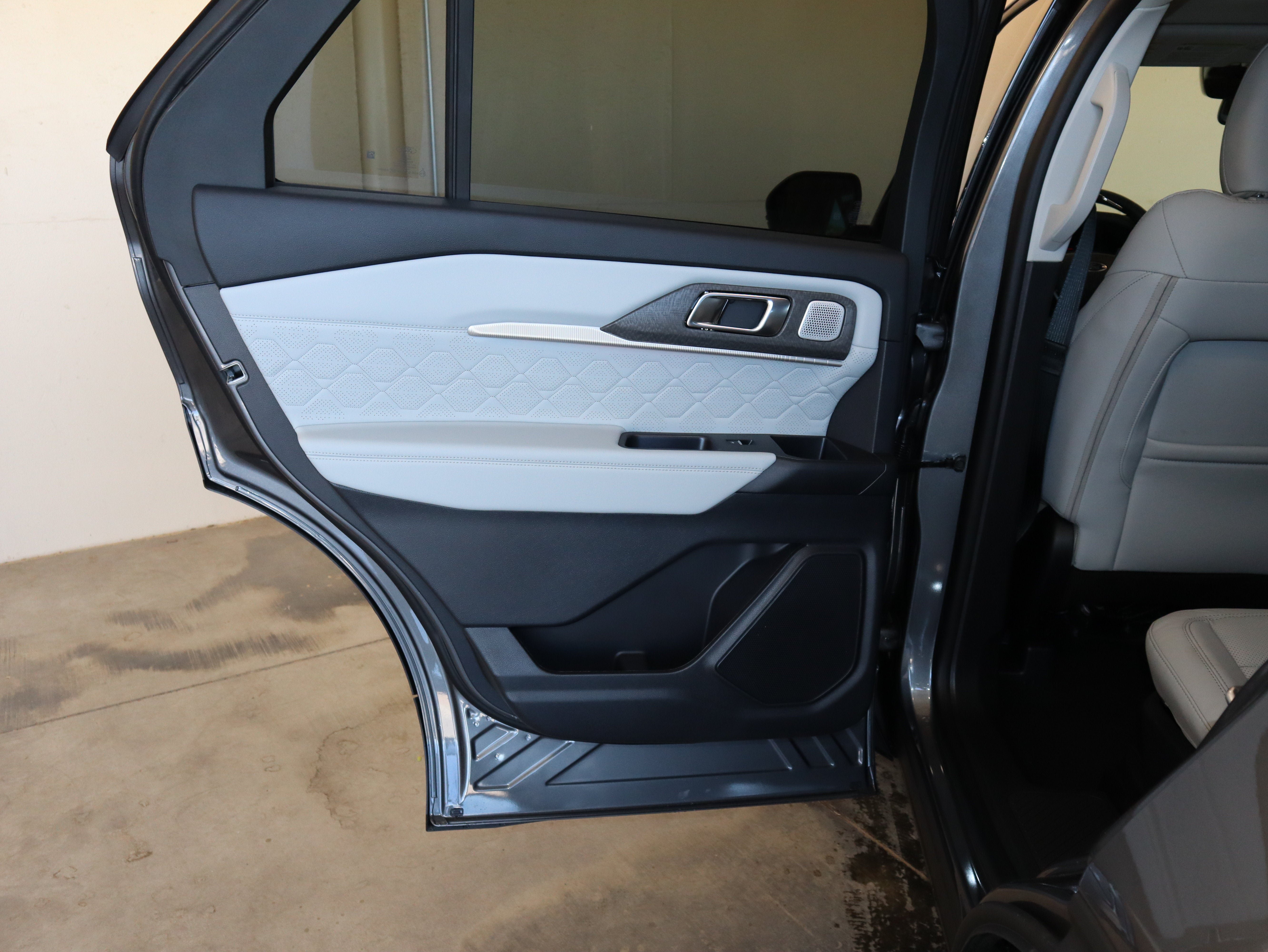 New 2026 Ford Explorer Platinum w/ LUX Leather Package AWD/4WD image 39