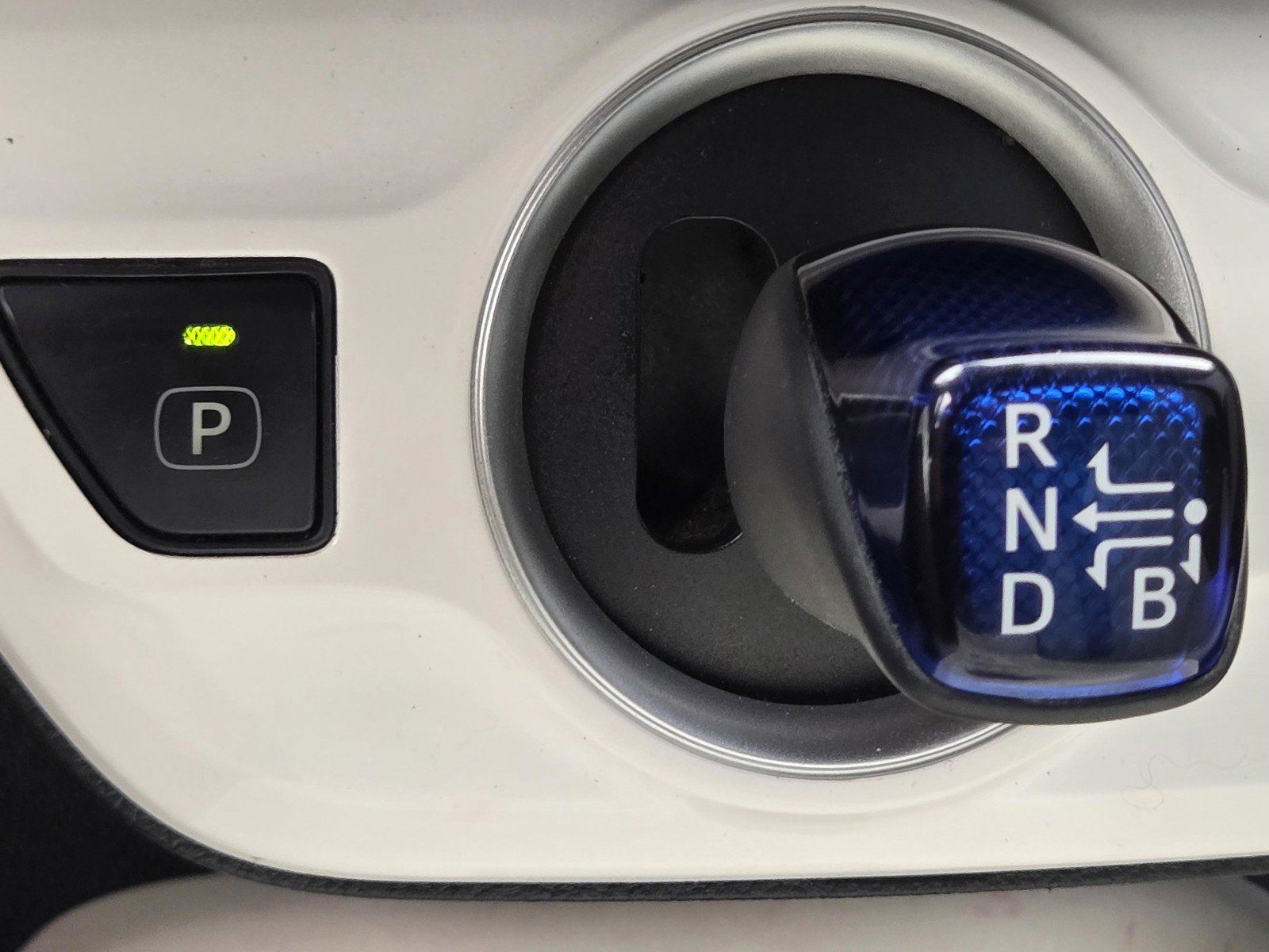 Used 2017 Toyota Prius Prime Advanced image 17