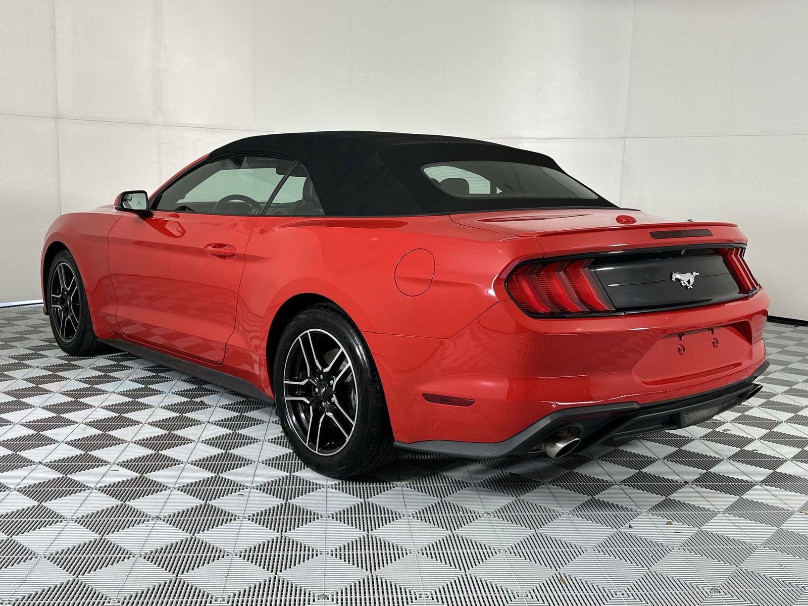Used 2018 Ford Mustang Premium image 6