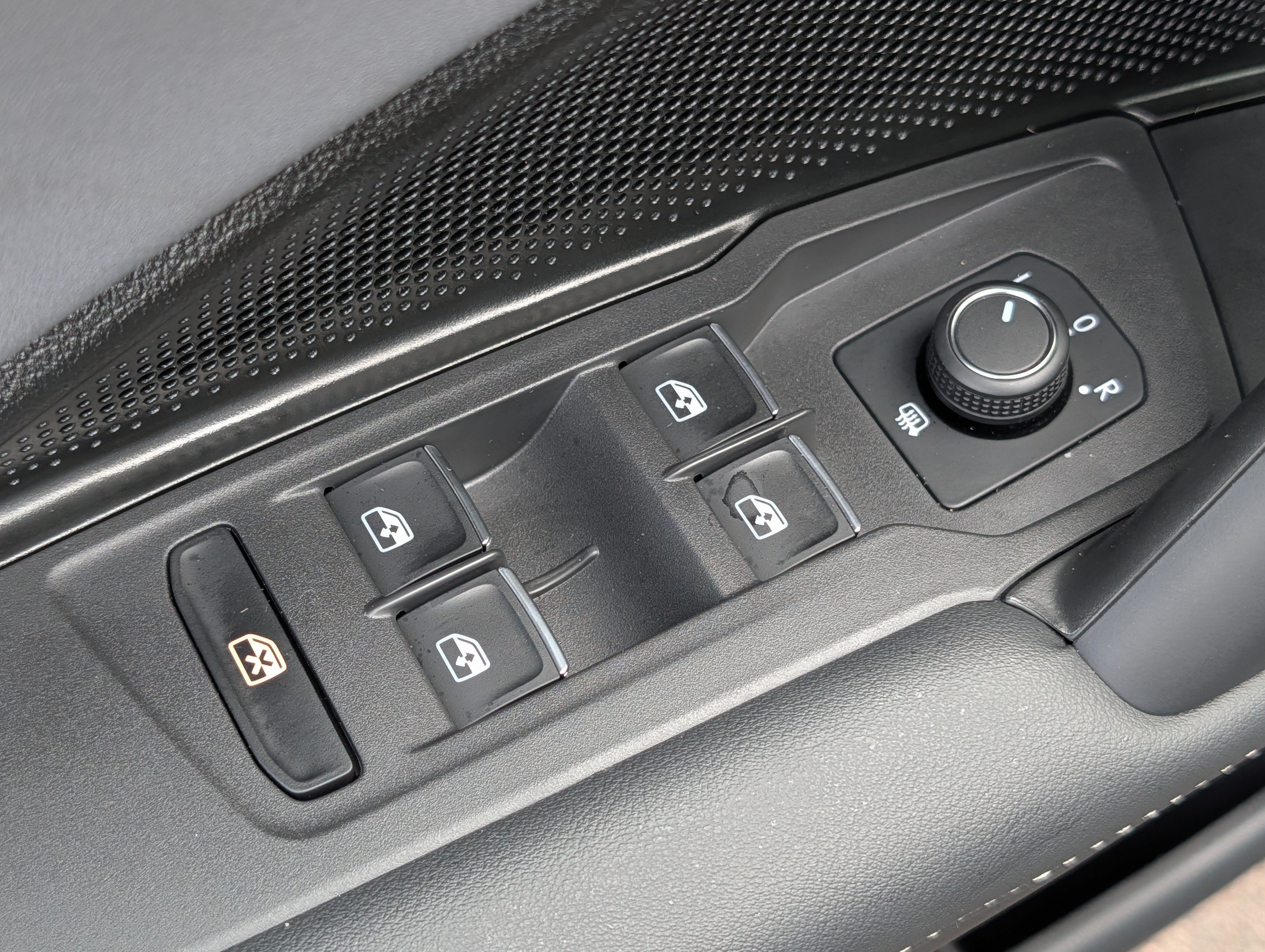 Certified 2026 Volkswagen Tiguan SE R-Line AWD/4WD image 19