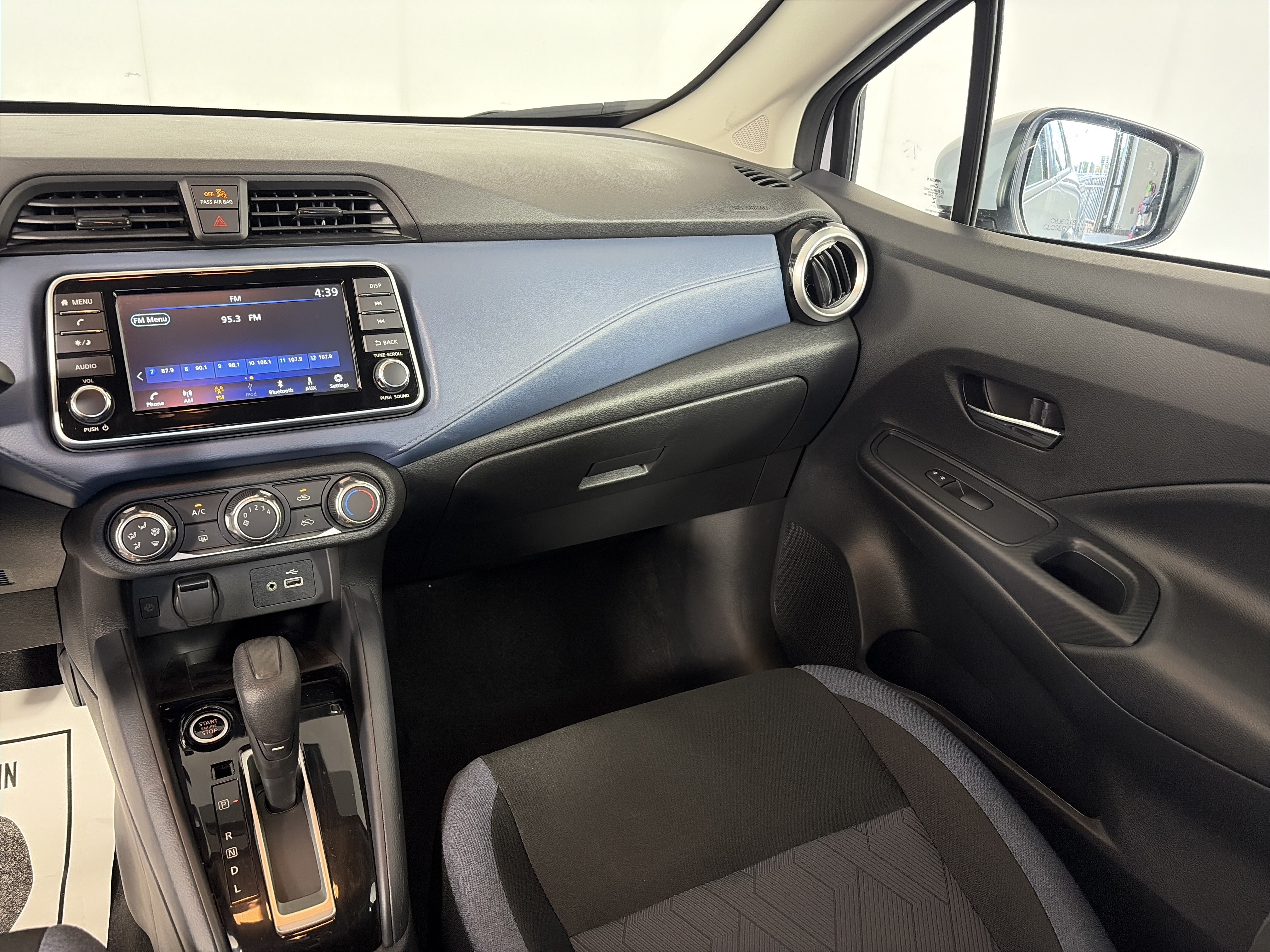 Used 2025 Nissan Versa SV w/ Trunk Package FWD image 4