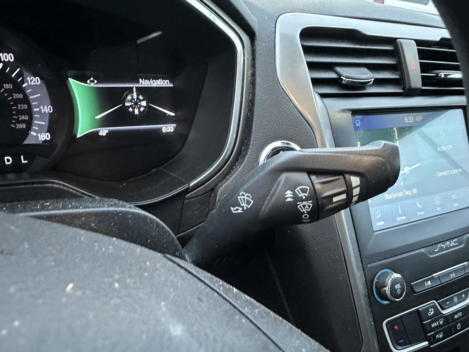Used 2020 Ford Fusion SE FWD image 25