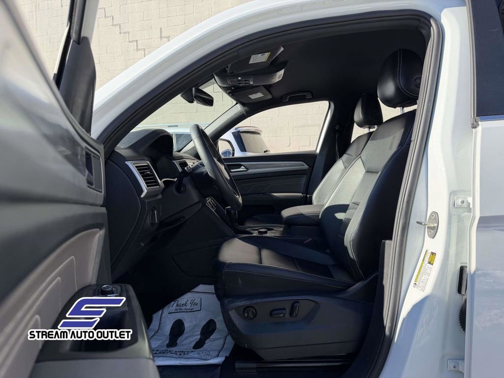 Used 2022 Volkswagen Atlas Cross Sport SE image 26