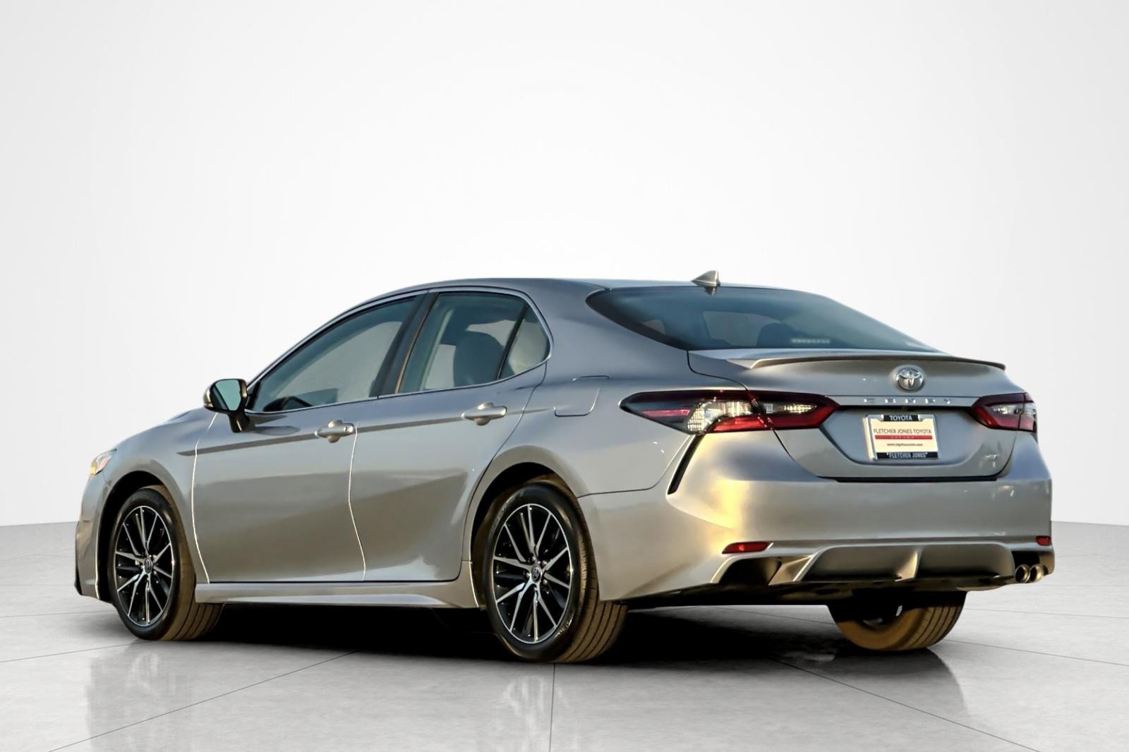 Certified 2023 Toyota Camry SE image 3