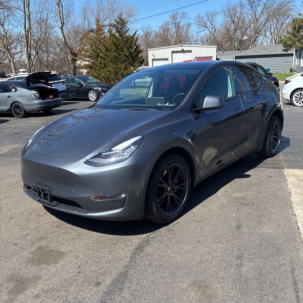 Used 2022 Tesla Model Y Long Range image 2