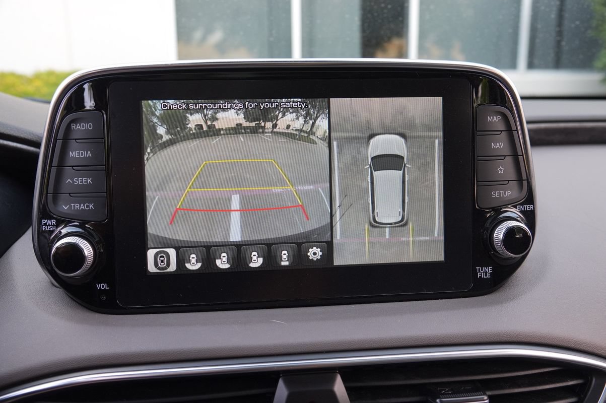 Used 2020 Hyundai Santa Fe Limited FWD image 11