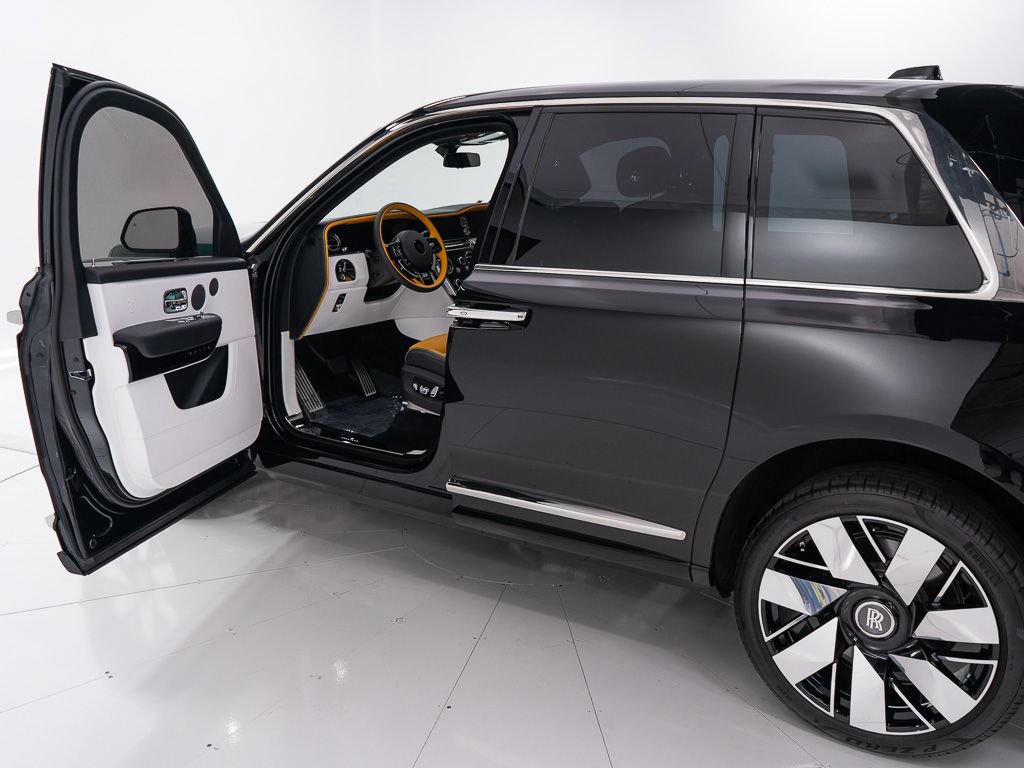 Certified 2026 Rolls-Royce Cullinan AWD/4WD image 10