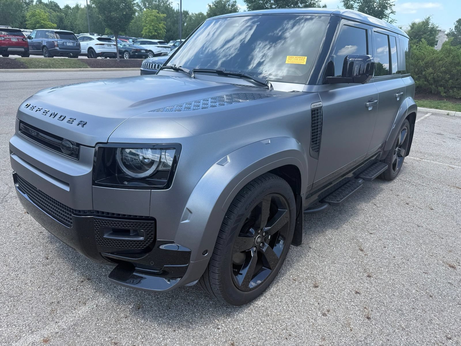 Used 2025 Land Rover Defender 110 X-Dynamic SE AWD/4WD video 1