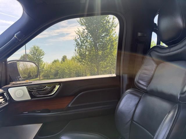 Used 2018 Lincoln Navigator L Reserve w/ Technology Package AWD/4WD image 11
