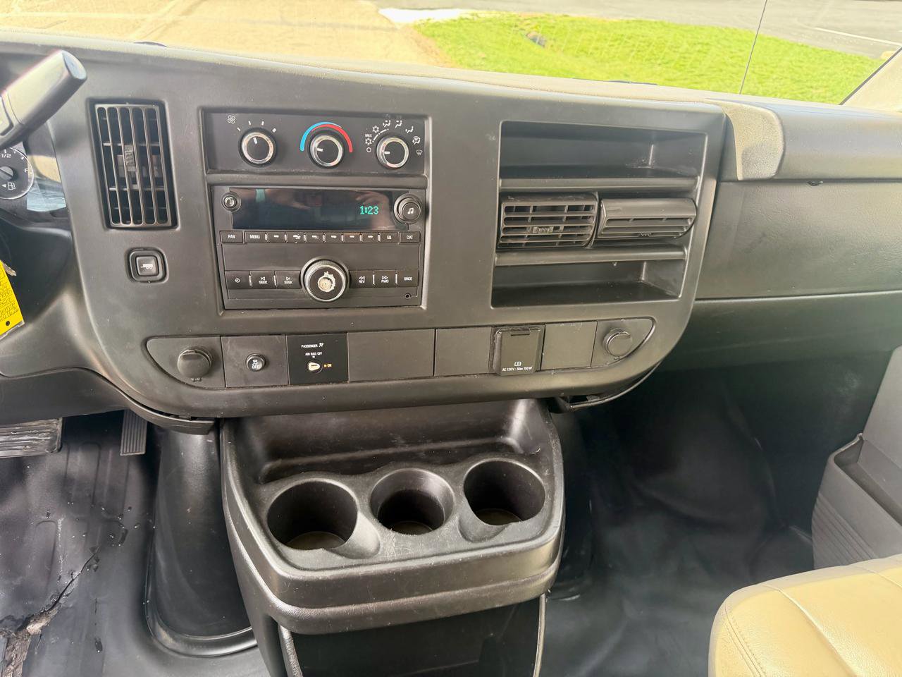 Used 2017 Chevrolet Express 3500 image 20