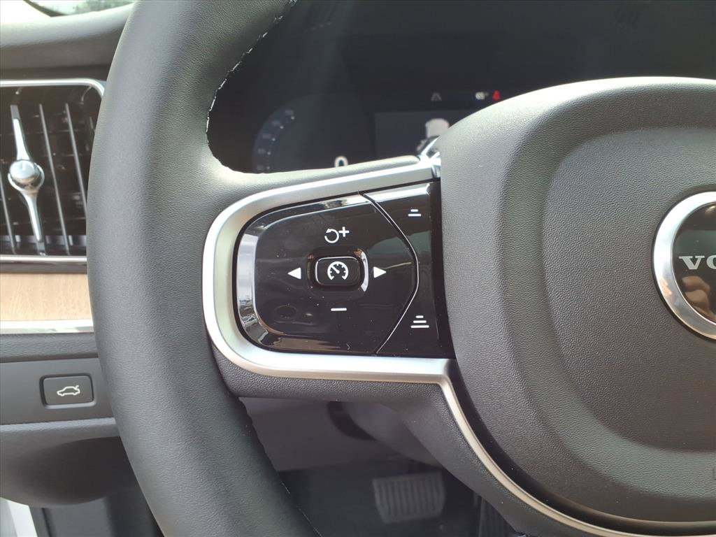 New 2026 Volvo XC60 B5 Plus w/ Protection Package Premier AWD/4WD image 21