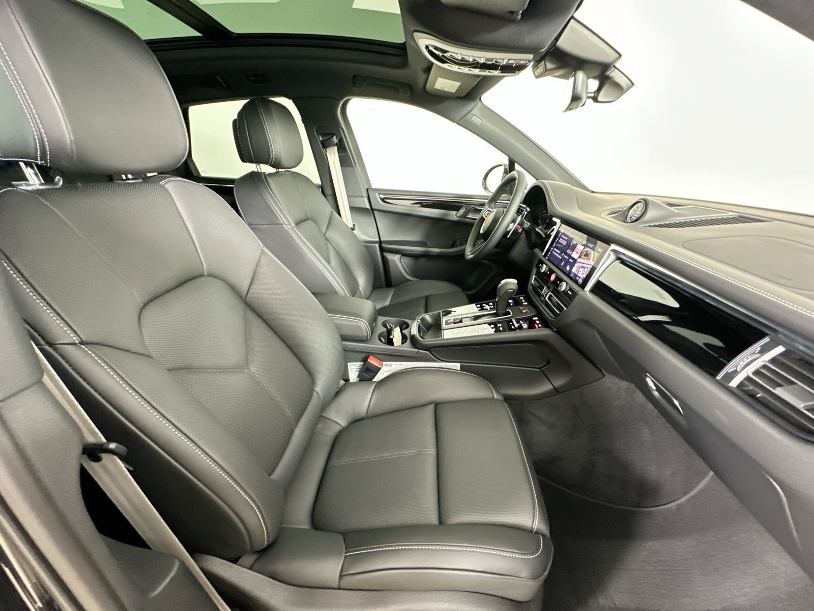 New 2026 Porsche Macan AWD/4WD image 45