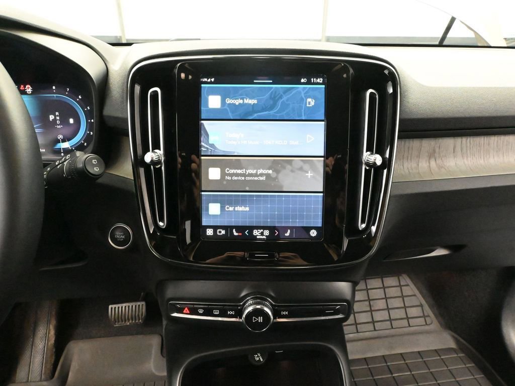 Used 2023 Volvo XC40 B5 Core AWD/4WD image 32