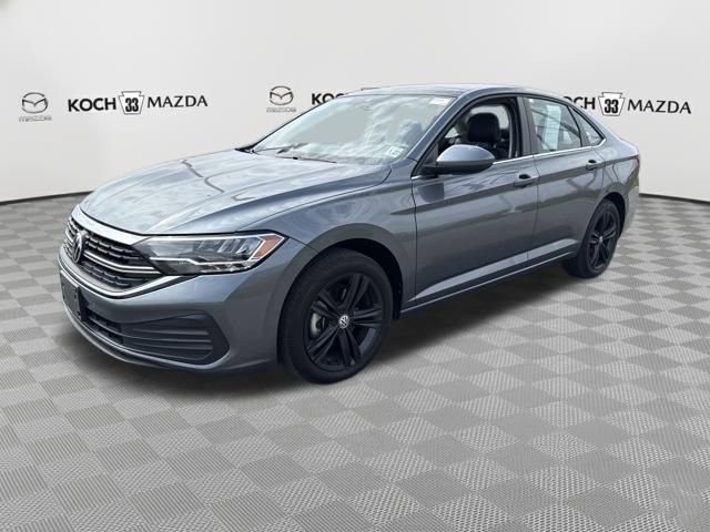 Used 2022 Volkswagen Jetta SE w/ Panoramic Sunroof Package image 2