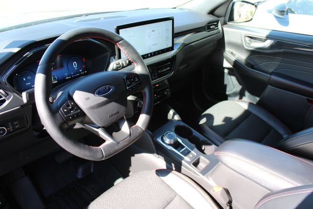 Used 2025 Ford Escape ST-Line Select w/ Tech Pack #2 AWD/4WD image 2