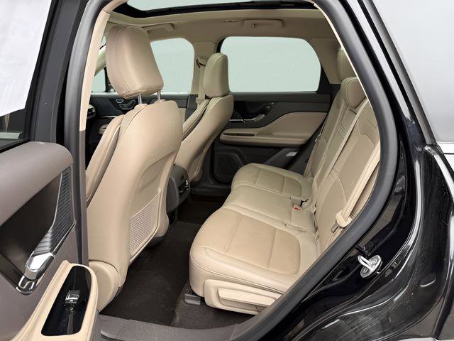 Used 2021 Lincoln Corsair AWD w/ Premium Package image 4