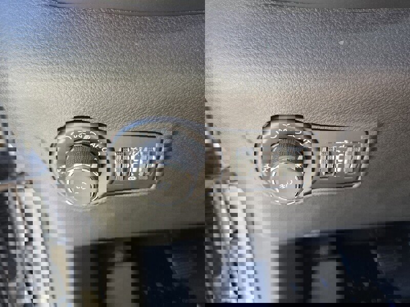 Certified 2025 Jeep Compass Latitude AWD/4WD image 28