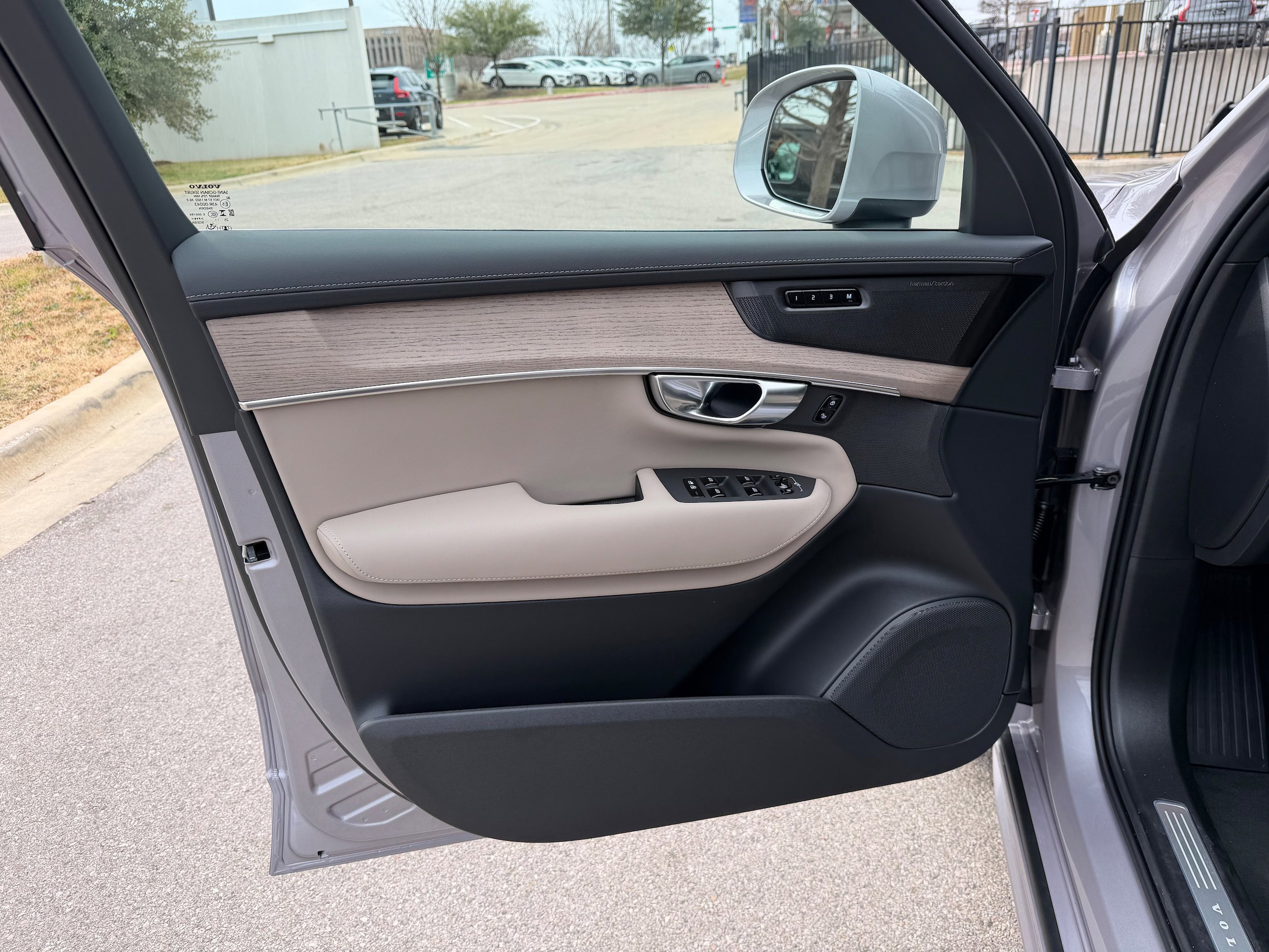New 2026 Volvo XC90 B6 Plus w/ Protection Package Premier image 18