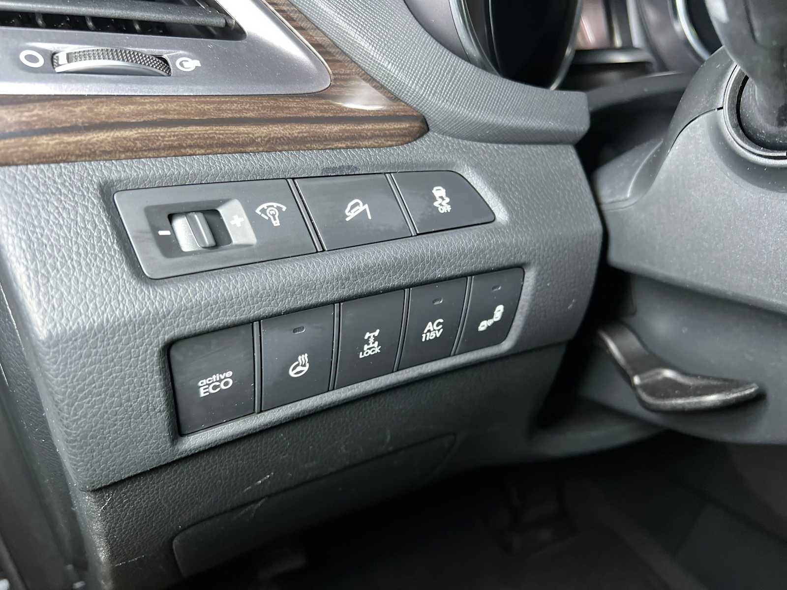 Used 2014 Hyundai Santa Fe Limited w/ Ultimate Package 07 image 27