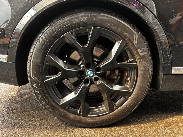 Used 2024 BMW X7 xDrive40i w/ Premium Package AWD/4WD image 38