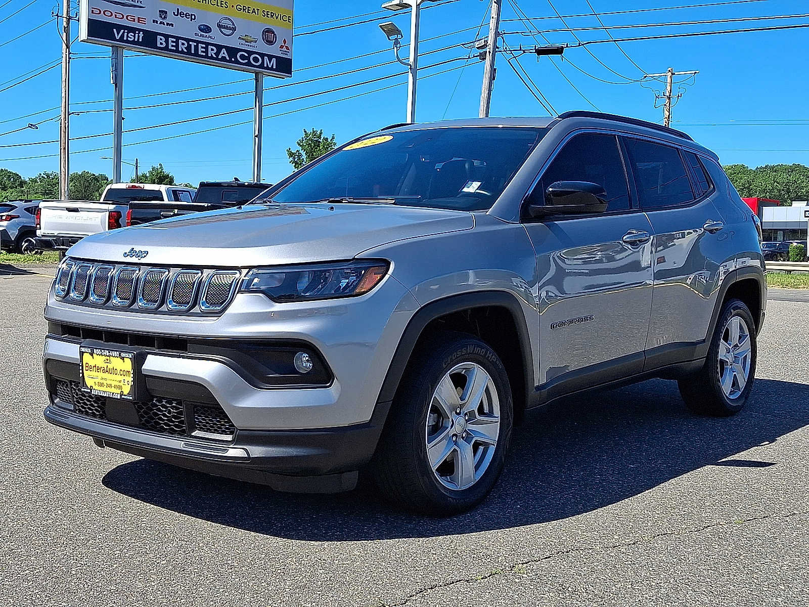 Certified 2022 Jeep Compass Latitude w/ Sun and Sound Group AWD/4WD image 3