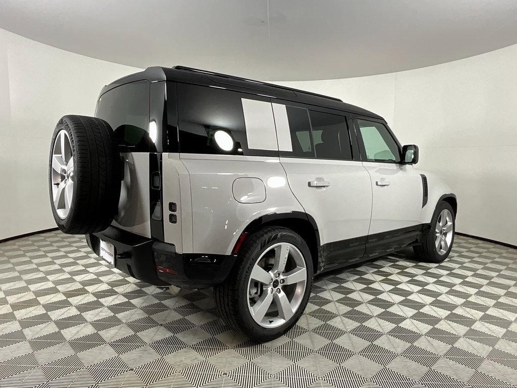 New 2026 Land Rover Defender 110 X-Dynamic SE image 2