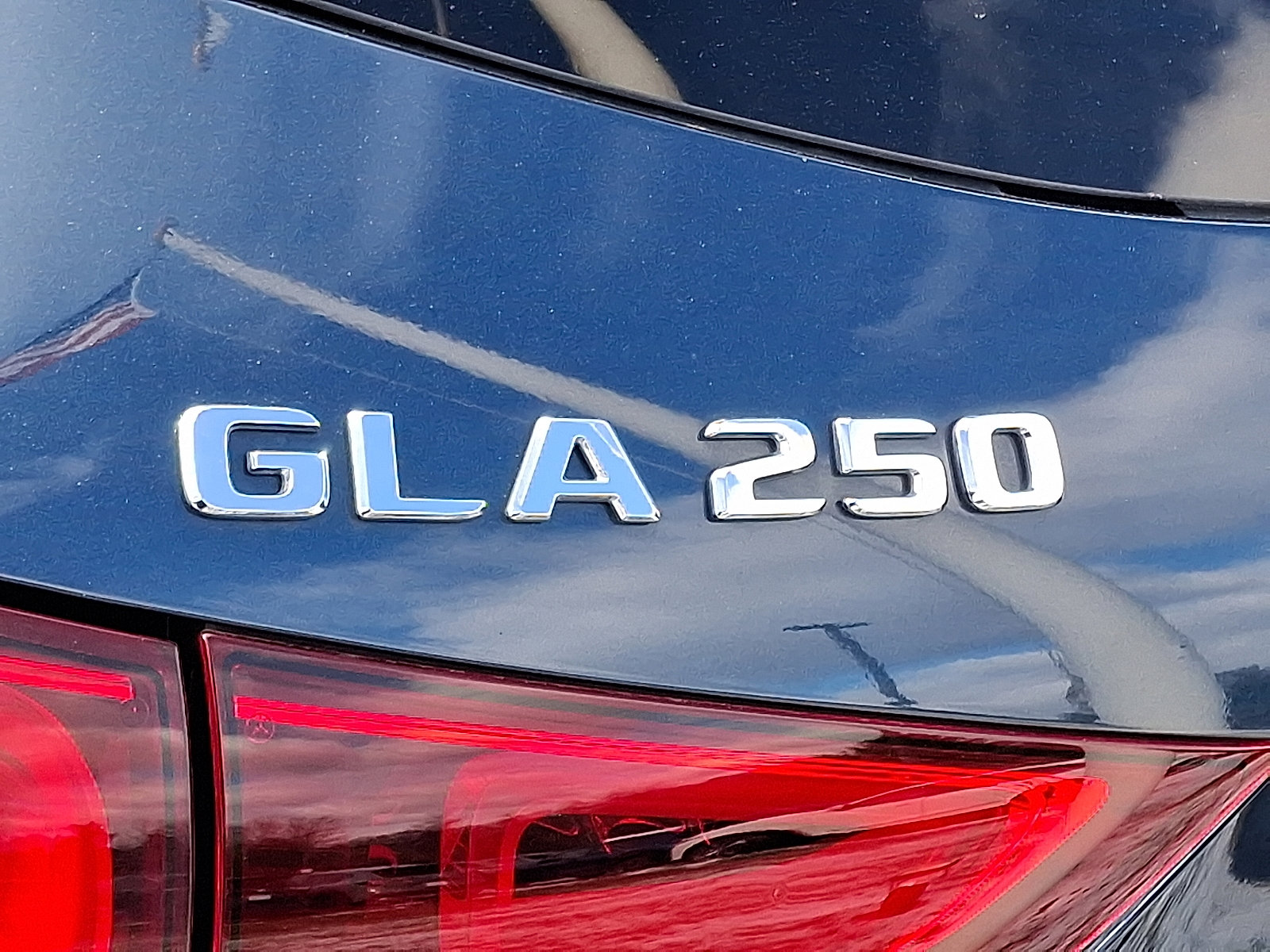 Used 2023 Mercedes-Benz GLA 250 4MATIC image 31