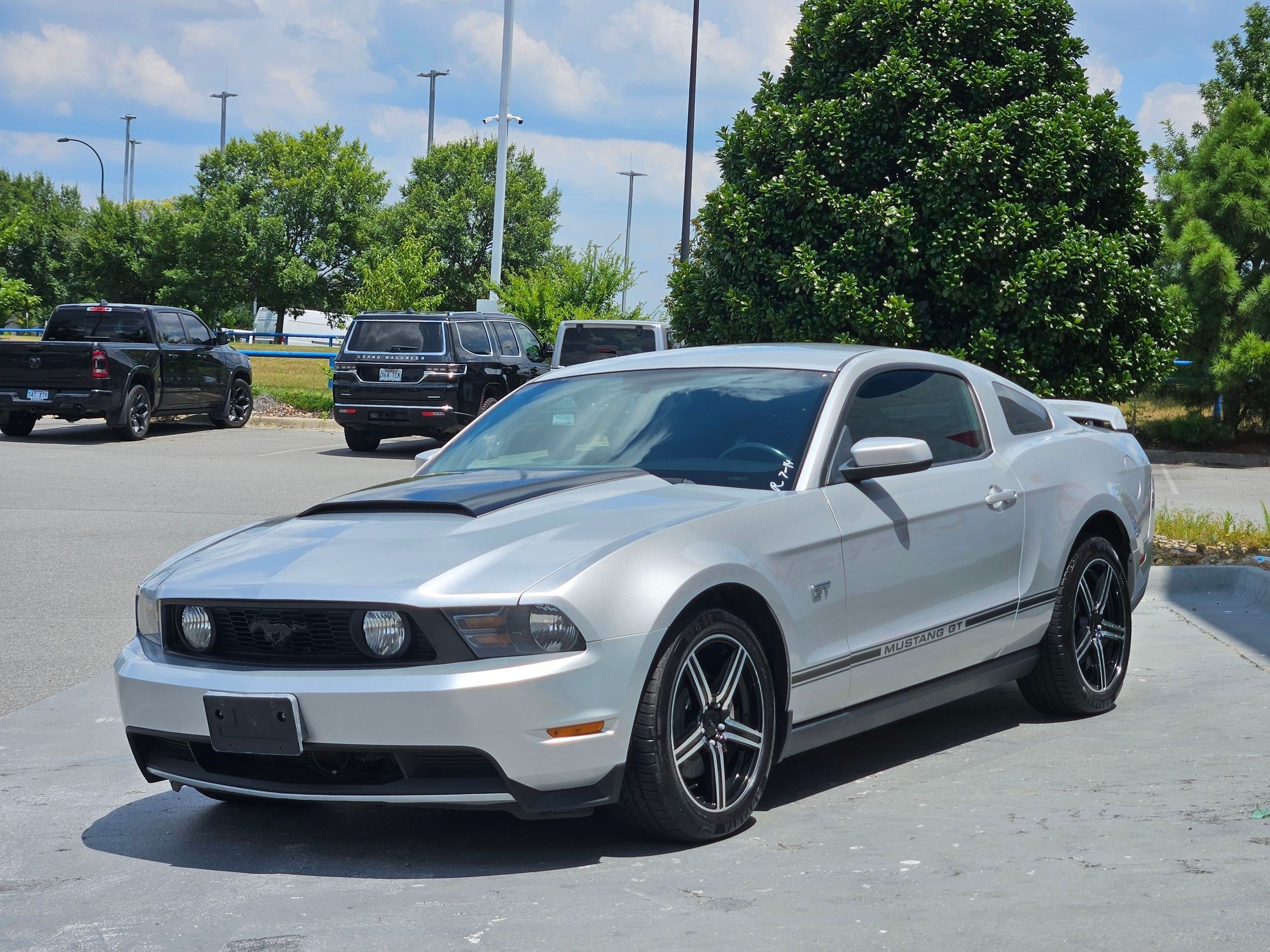 Used 2010 Ford Mustang GT Premium RWD image 3