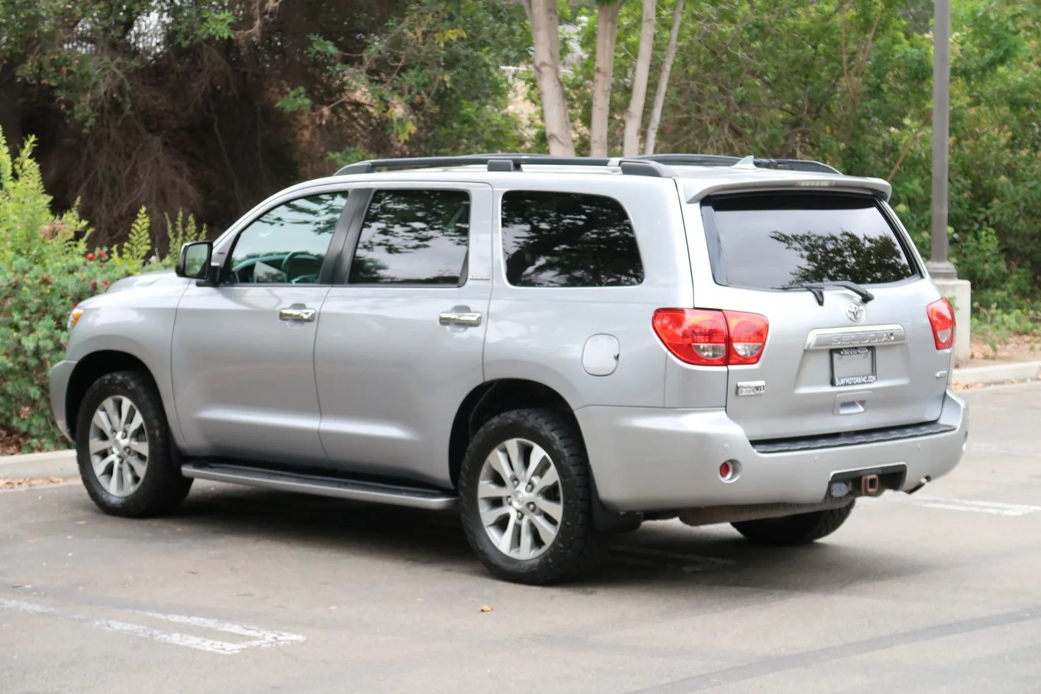 Used 2017 Toyota Sequoia Limited w/ Safety & Convenience Package AWD/4WD image 9