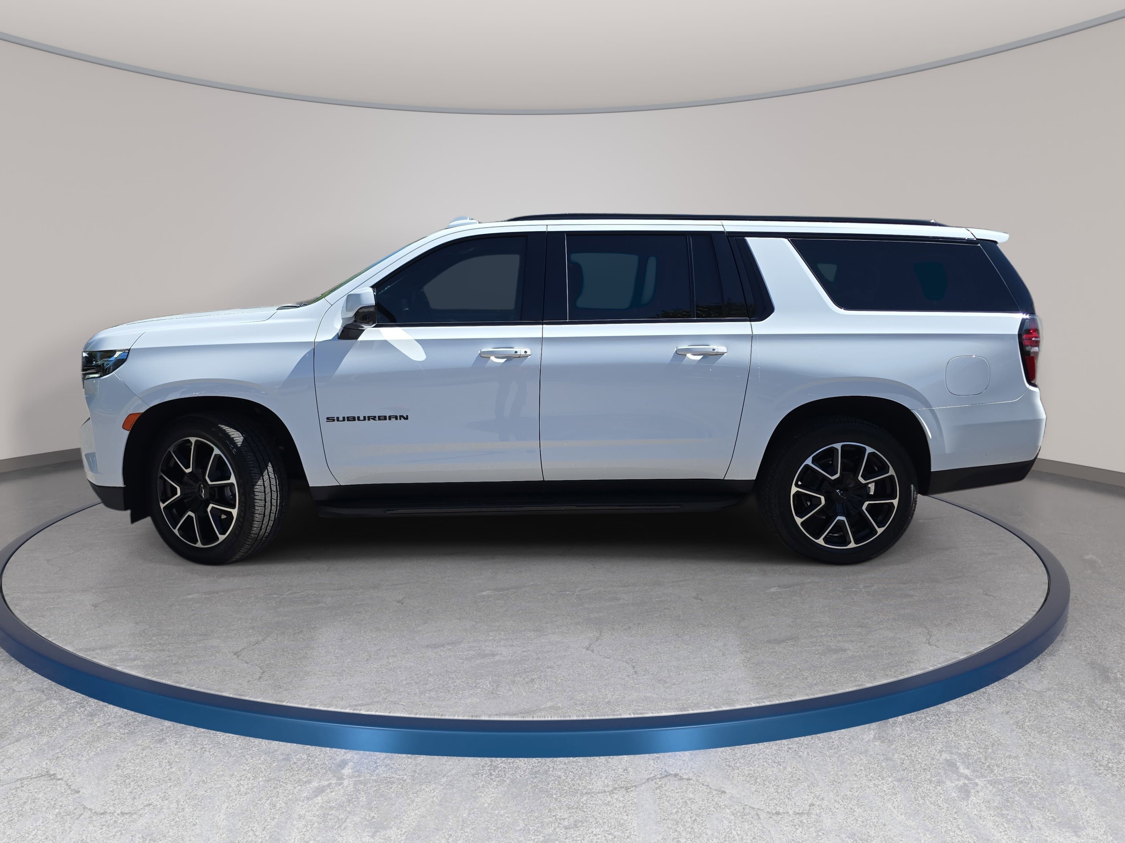 Used 2023 Chevrolet Suburban RST w/ Luxury Package AWD/4WD image 8