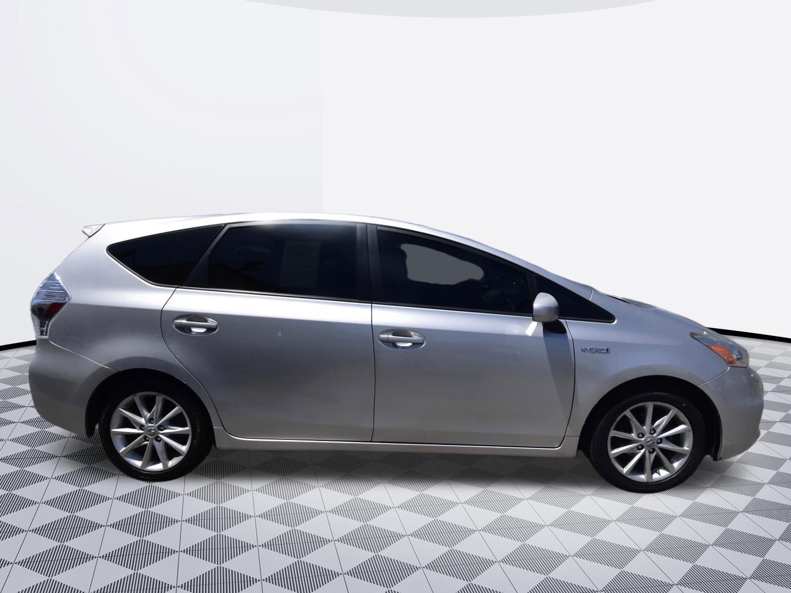 Used 2014 Toyota Prius V Five FWD image 5