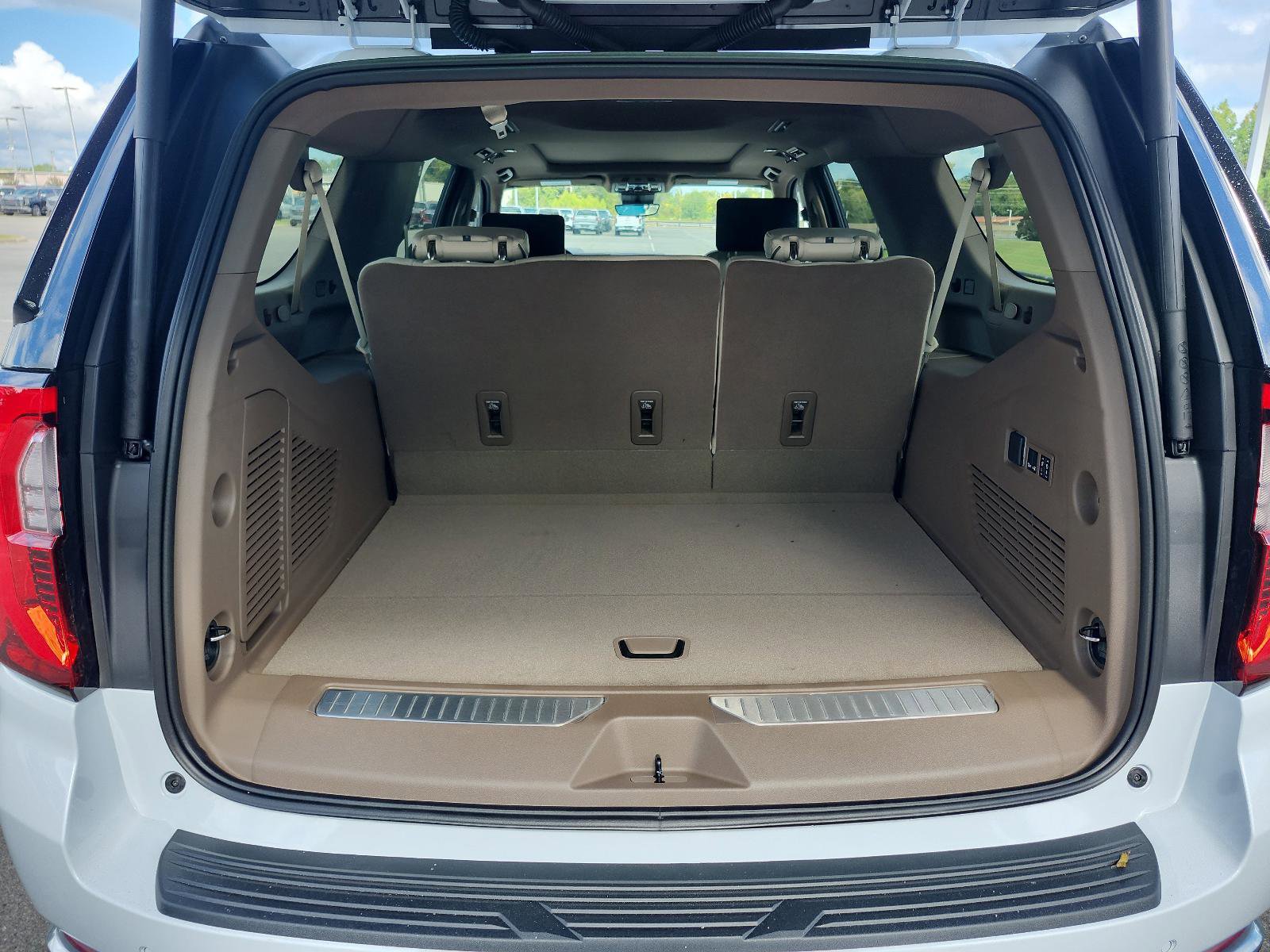 New 2026 GMC Yukon XL Denali w/ Denali Reserve Package image 8