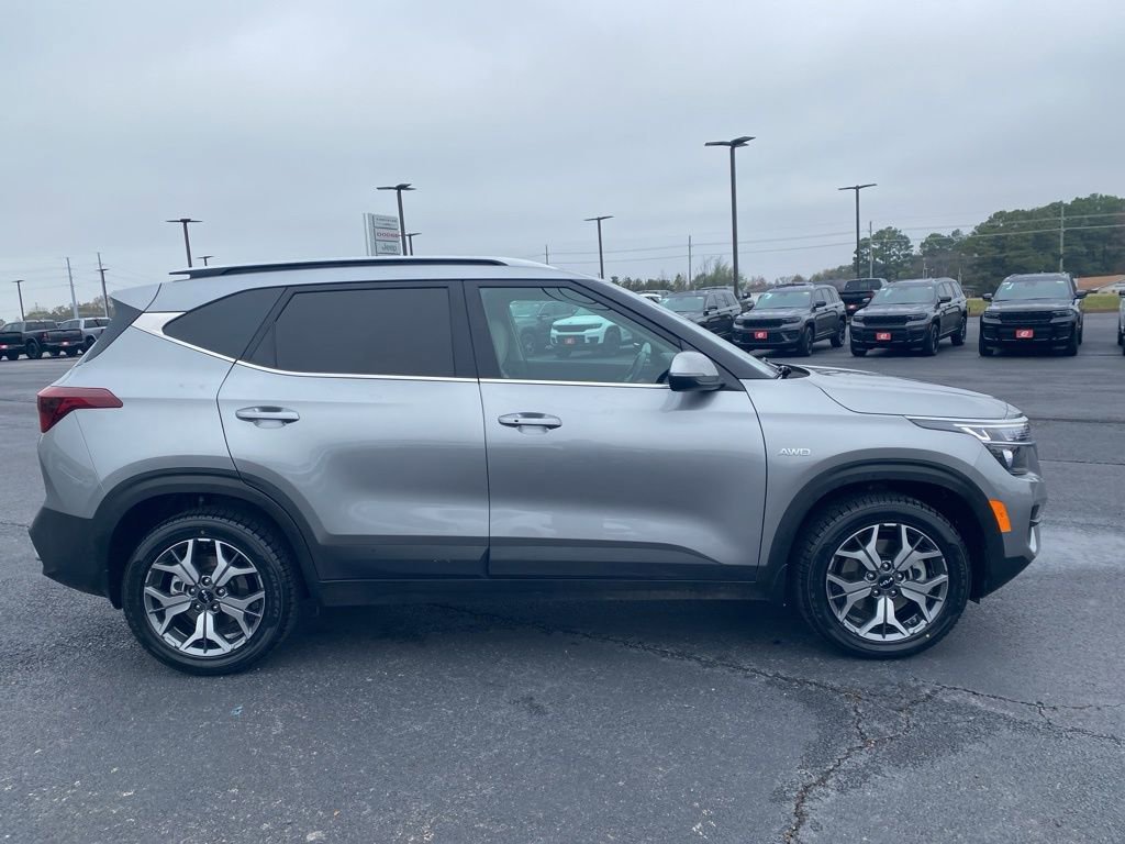 Used 2023 Kia Seltos EX image 9