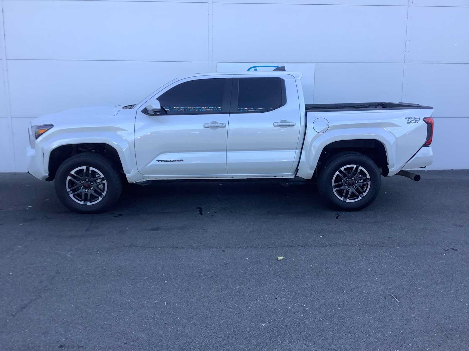 Used 2024 Toyota Tacoma TRD Sport w/ TRD Sport Premium Package AWD/4WD image 2
