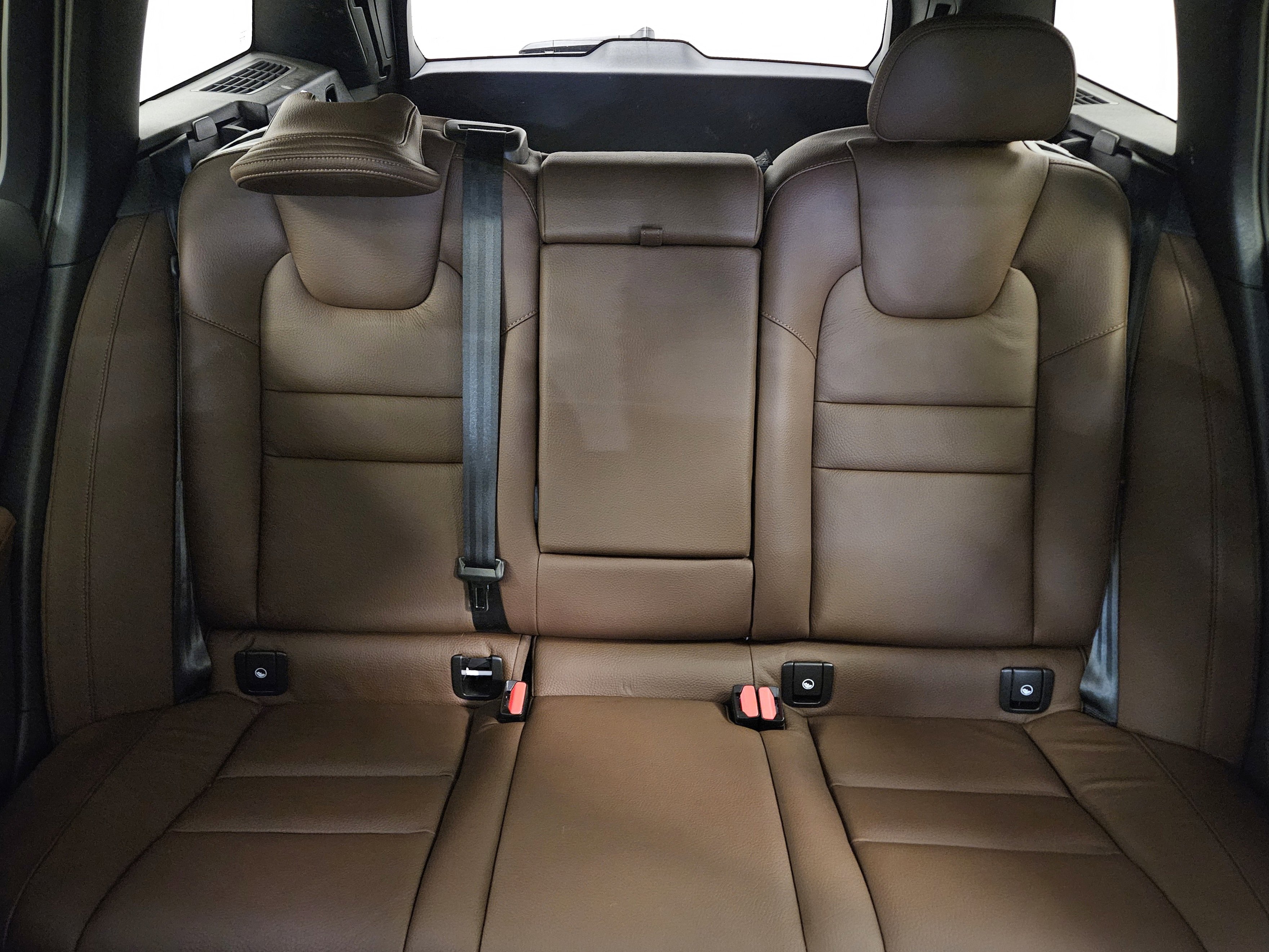 Used 2023 Volvo V60 B5 Cross Country Plus w/ Protection Package Premier image 35