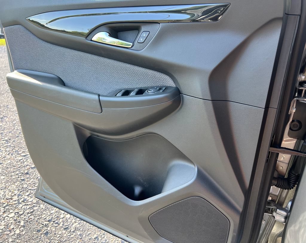 Used 2025 Chevrolet TrailBlazer LT AWD/4WD image 18