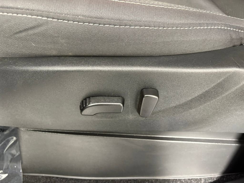 Used 2024 Nissan Frontier SV w/ SV Convenience Package image 15