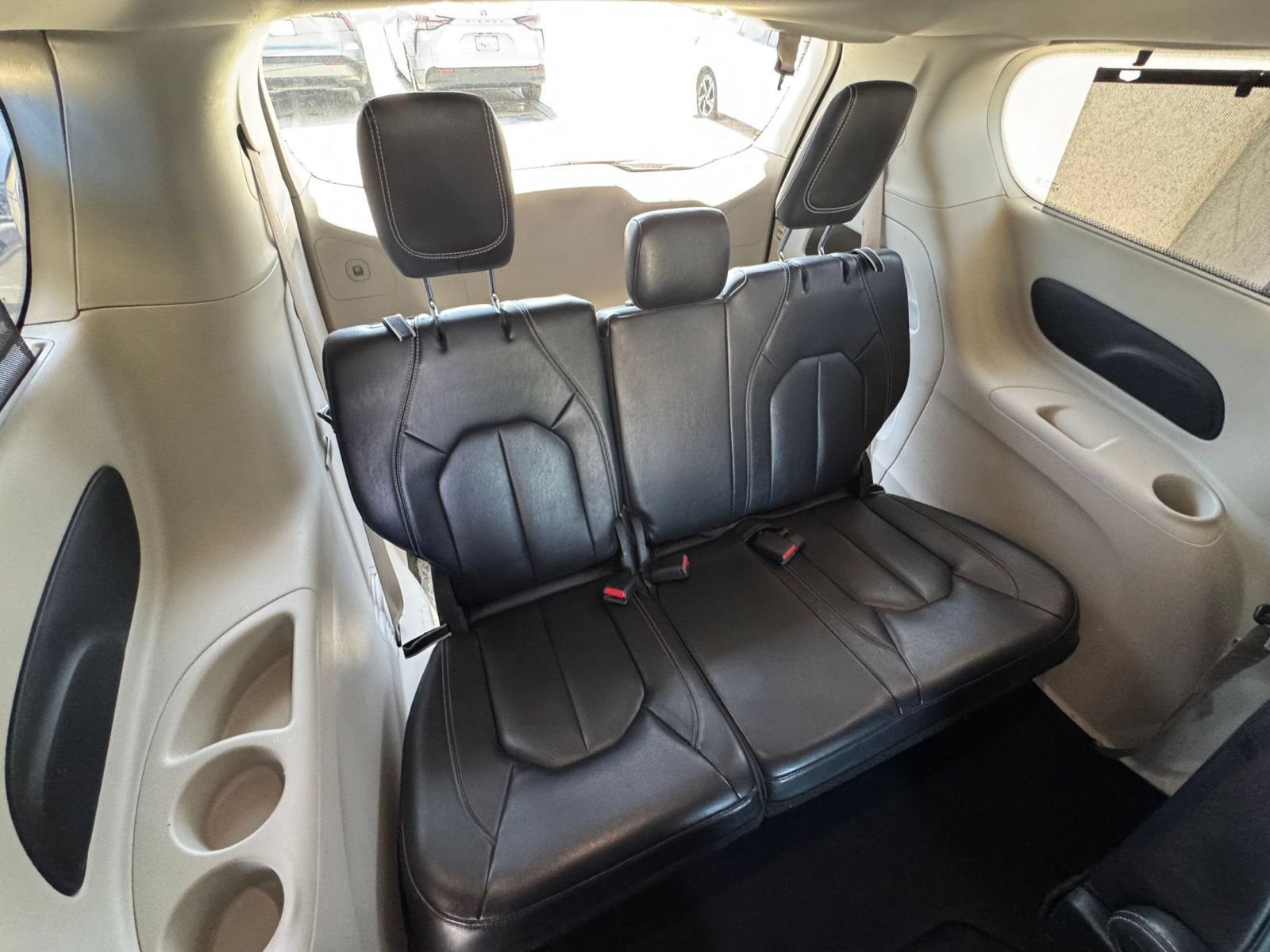 Used 2022 Chrysler Pacifica Touring-L FWD image 26