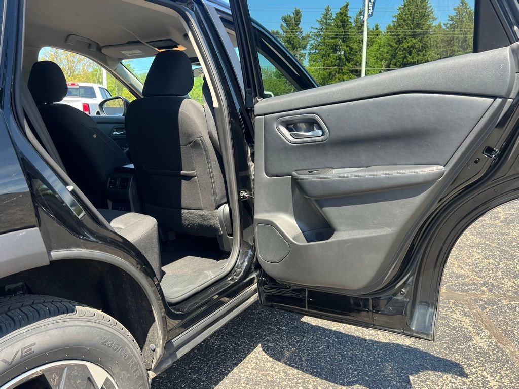 Used 2024 Nissan Rogue SV AWD/4WD image 37