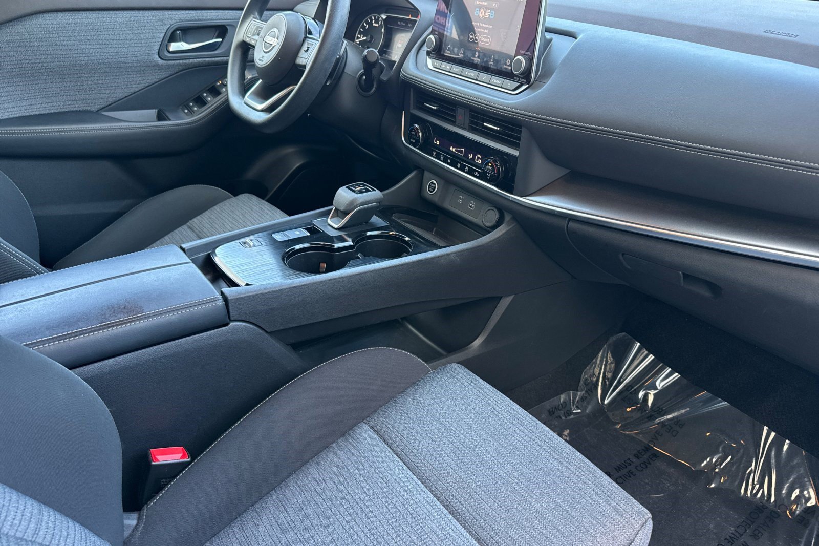 Used 2023 Nissan Rogue SV FWD image 31