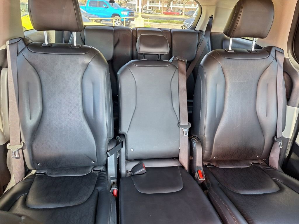 Used 2023 Kia Carnival LX image 29