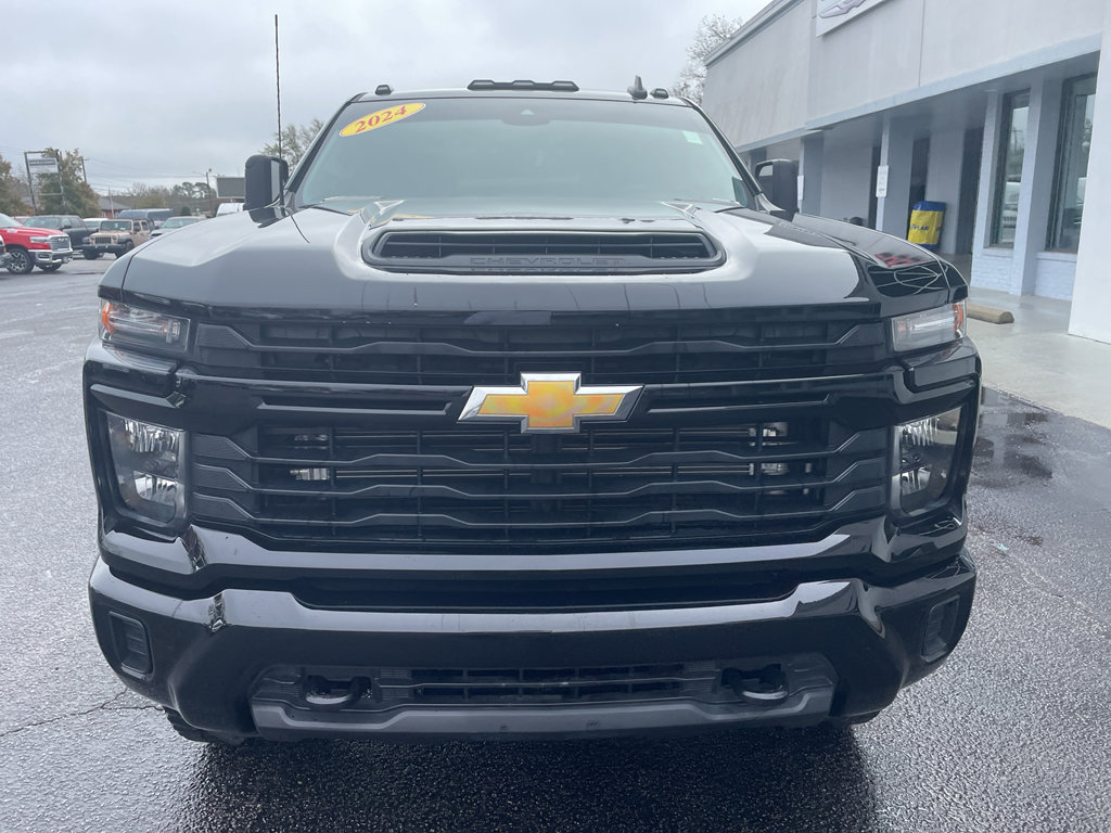 Used 2024 Chevrolet Silverado 2500 Custom w/ Custom Value Package AWD/4WD image 3