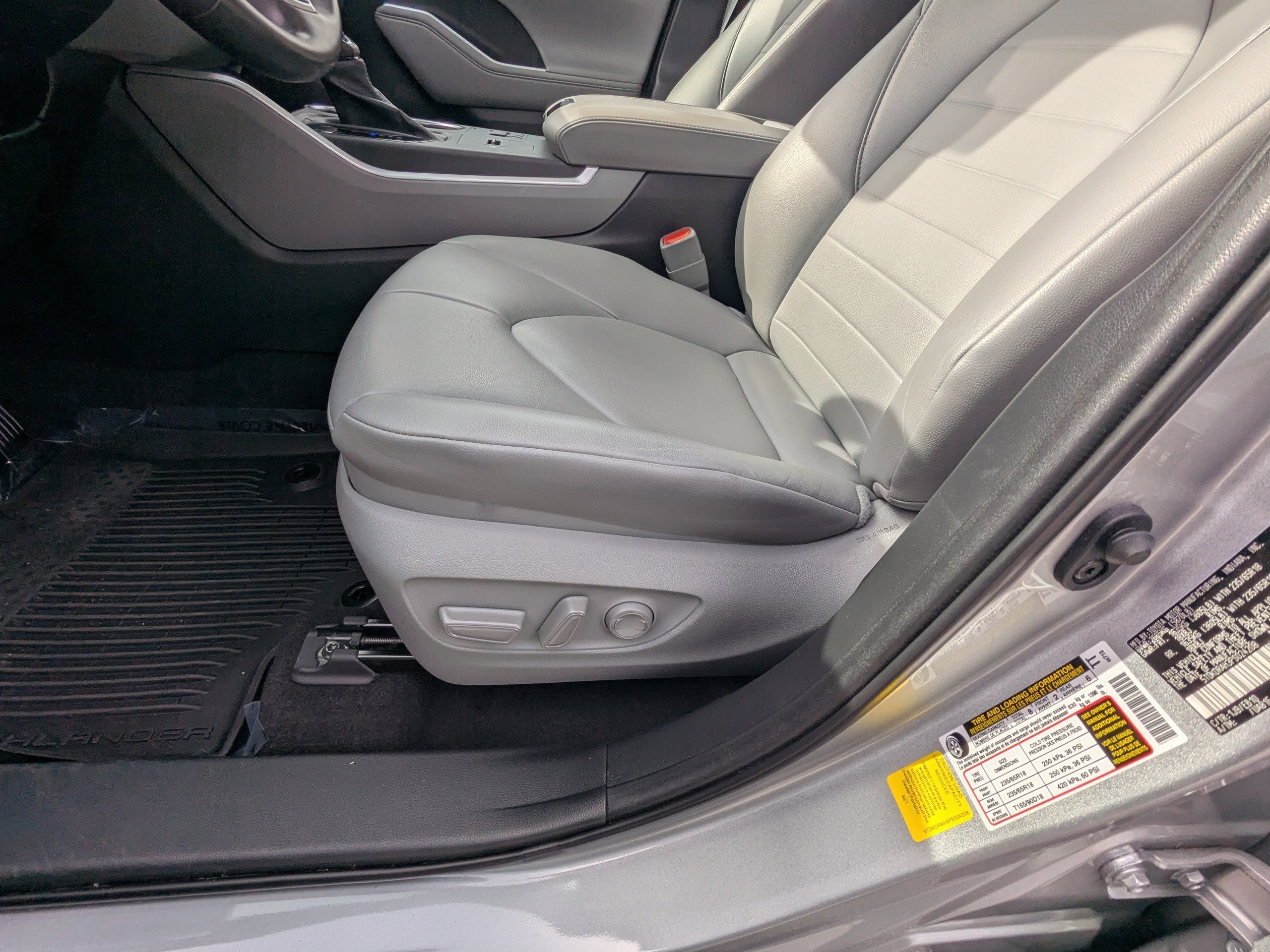 Used 2023 Toyota Highlander XLE image 19